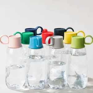 бутилки с цветни капачки